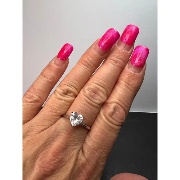 Cubic zirconia heart ring in sterling silver size 9 - Picture 2 of 11